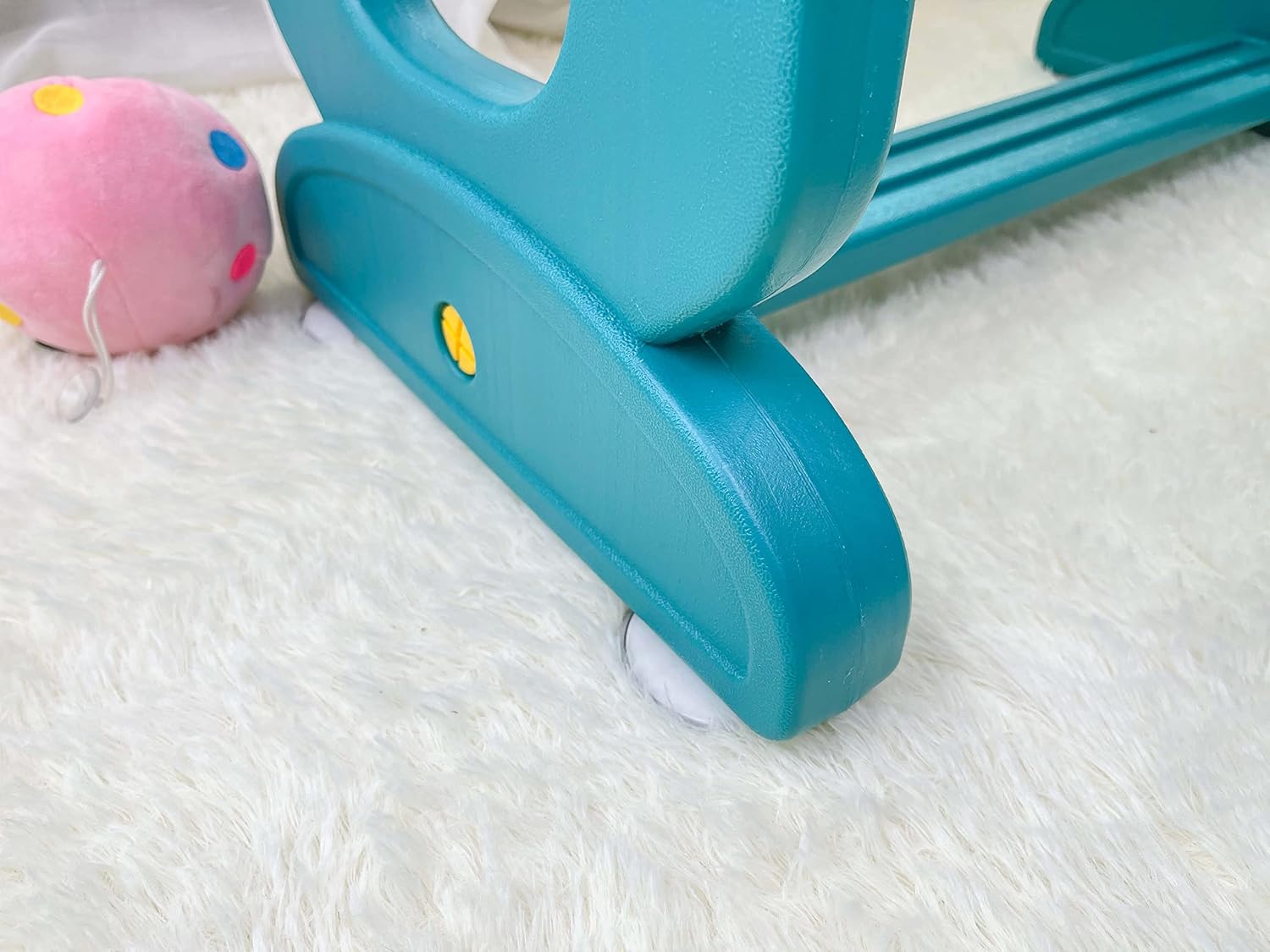 Multifunctional Table with Storage ©