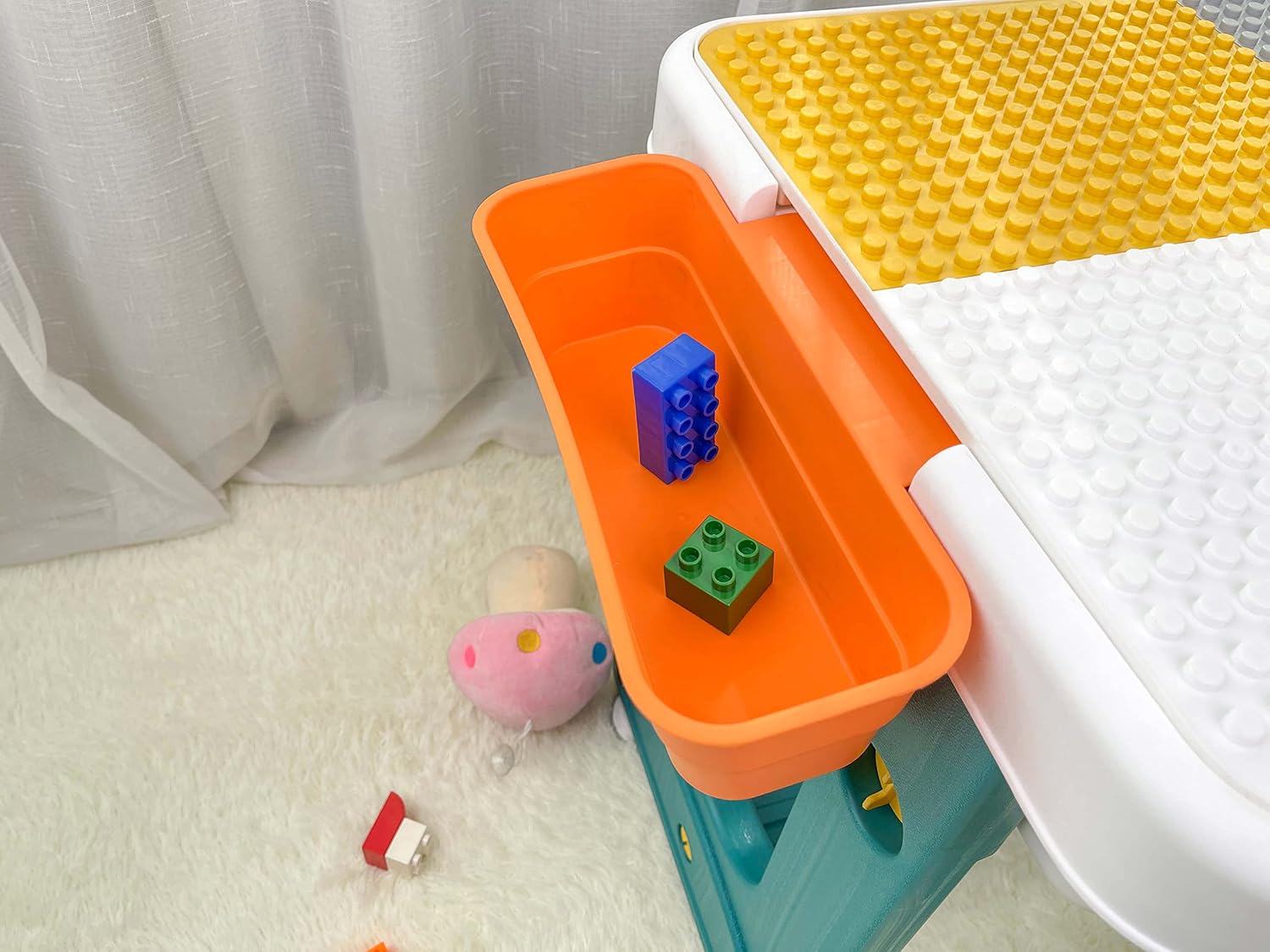 Multifunctional Table with Storage ©