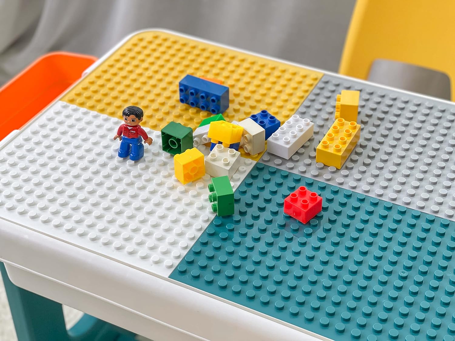 Multifunctional Table with Storage ©